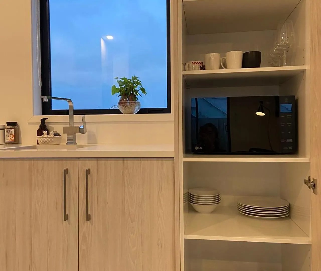 כרייסטצ'רץ' Near Stadium And Railway Station 3 Beds 1 Bath Townhouse With Car Park Onsite דירה