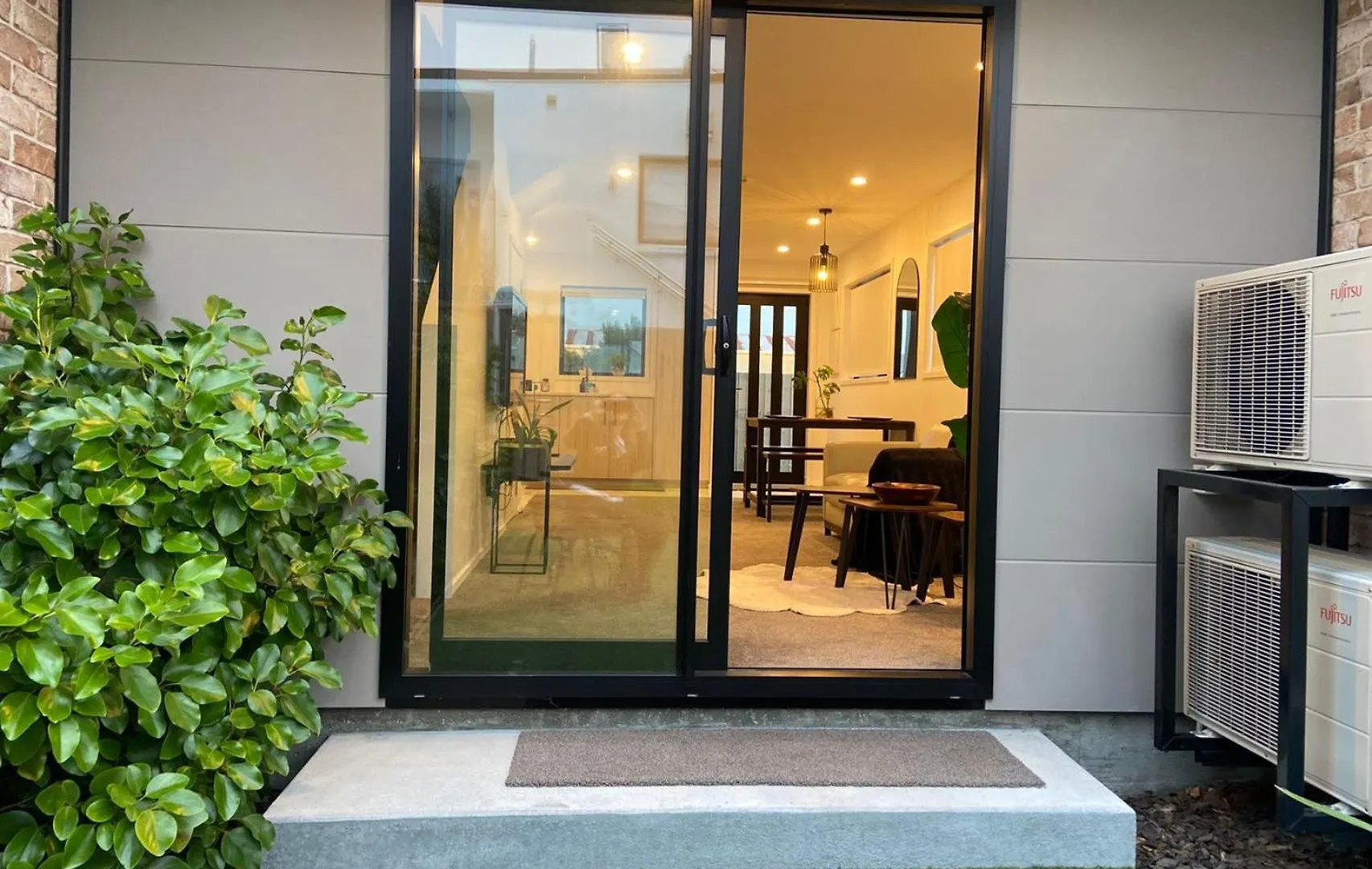 כרייסטצ'רץ' Near Stadium And Railway Station 3 Beds 1 Bath Townhouse With Car Park Onsite דירה