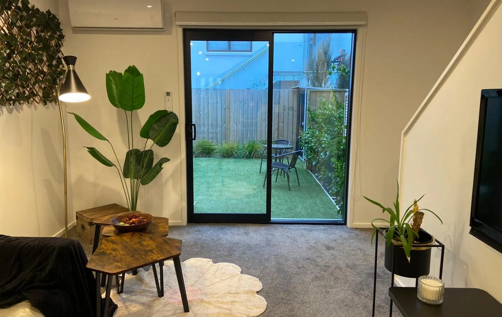 דירה כרייסטצ'רץ' Near Stadium And Railway Station 3 Beds 1 Bath Townhouse With Car Park Onsite ניו זילנד