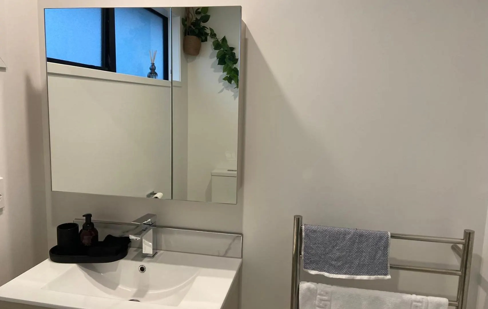 Near Stadium And Railway Station 3 Beds 1 Bath Townhouse With Car Park Onsite 크라이스트처치 0*,  뉴질랜드