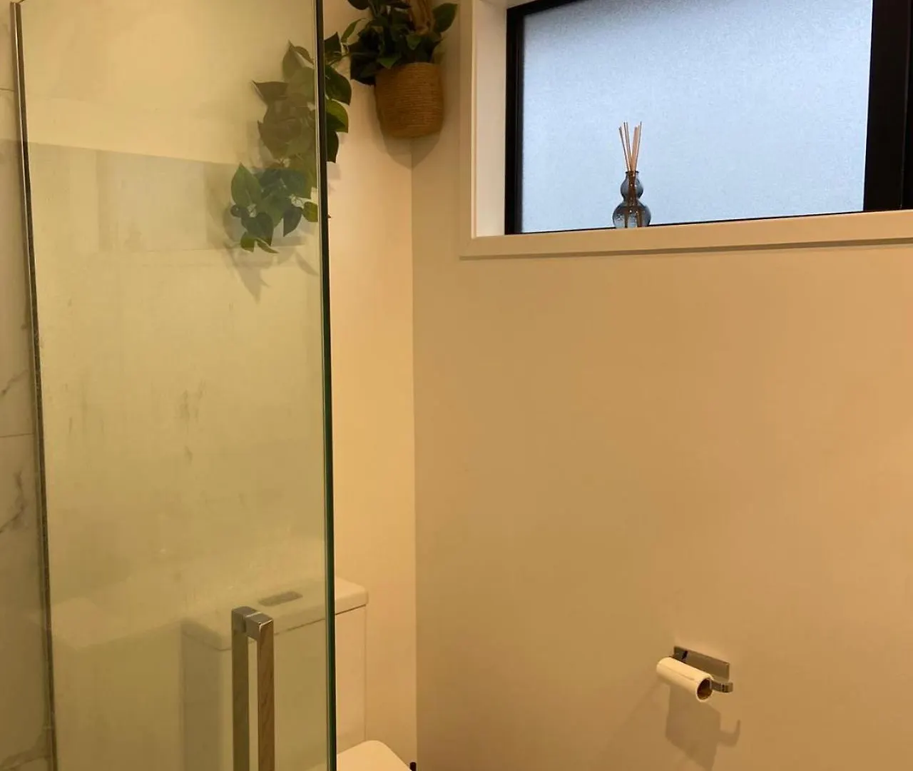 شقة Near Stadium And Railway Station 3 Beds 1 Bath Townhouse With Car Park Onsite كريستتشيرش