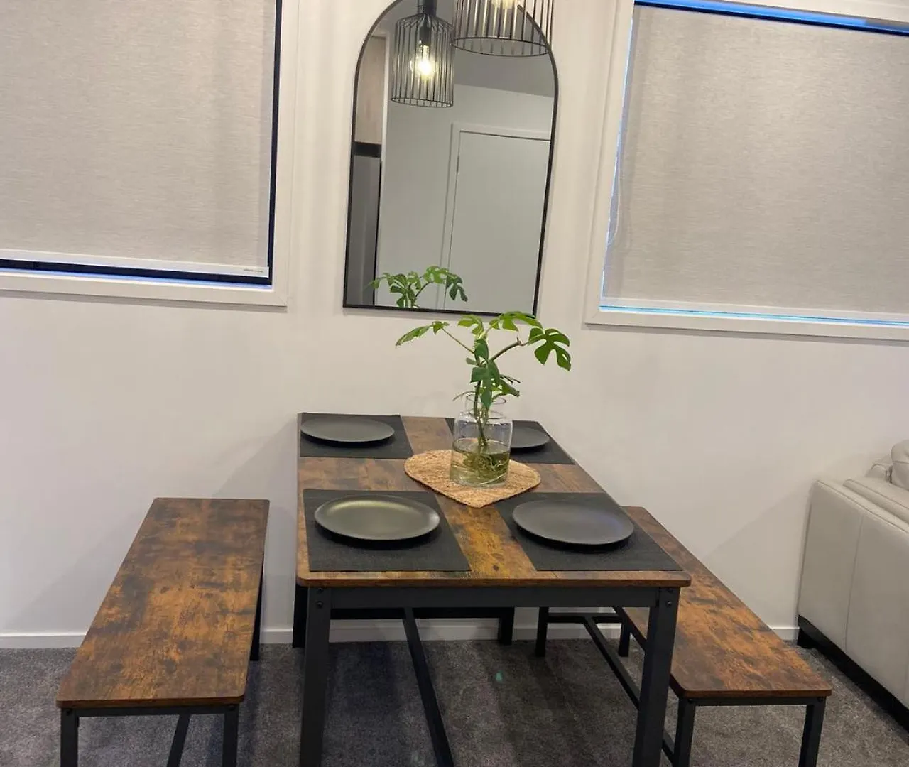 Near Stadium And Railway Station 3 Beds 1 Bath Townhouse With Car Park Onsite كريستتشيرش 0*,