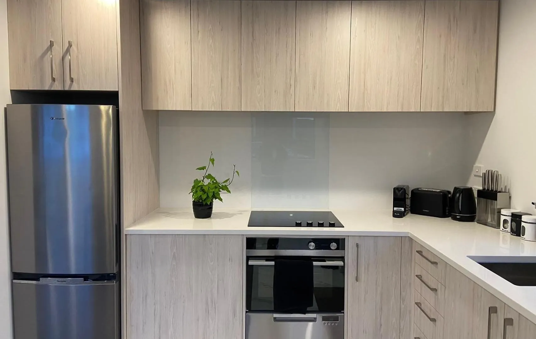 Near Stadium And Railway Station 3 Beds 1 Bath Townhouse With Car Park Onsite كريستتشيرش